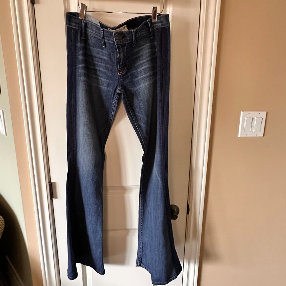 Elizabeth and James Flared Jeans Dark Wash - Size US 29